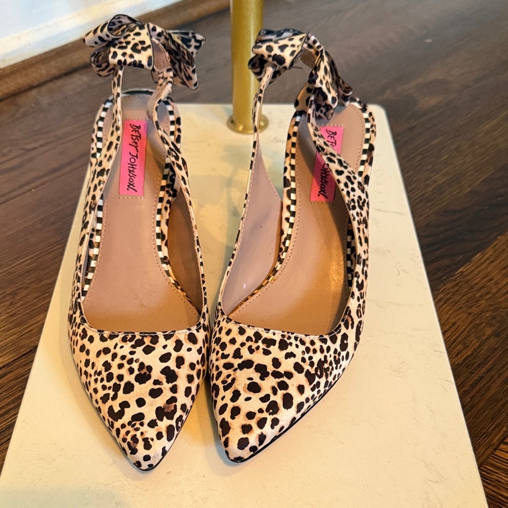 Betsey Johnson Black and Cream Leopard Heels